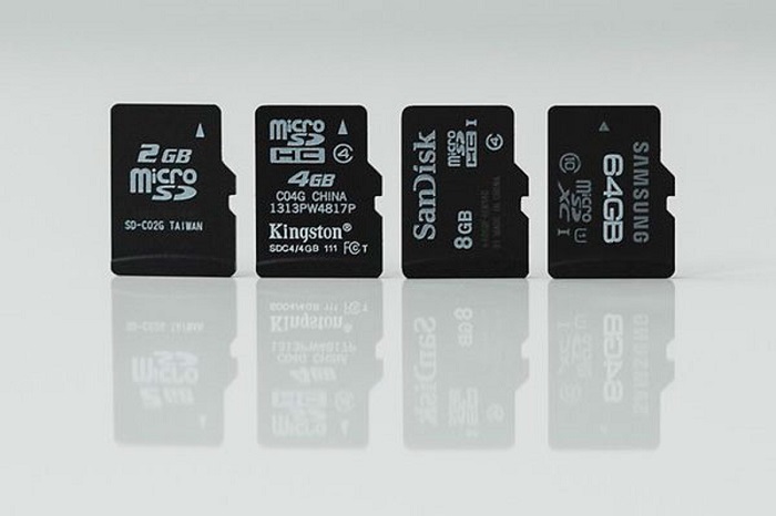 У всіх сучасних смартфонах, які підтримують карти пам'яті, використовуються карти формату MicroSD