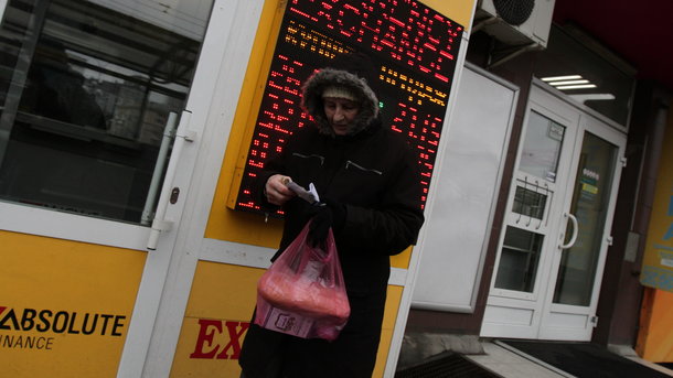 22 січня 2018, 15:44 Переглядів:   Фото: Анатолій Бойко   За минулий тиждень і вихідні курс долара в Україні зріс ще на 0,8 - 1,1%