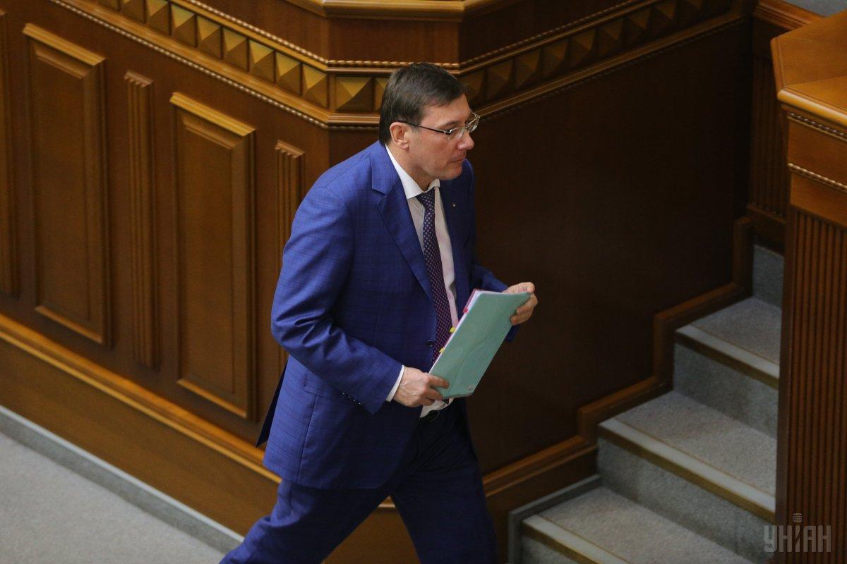 Президент повернув заяву генпрокурору з огляду на те, що Луценко отримав вотум довіри в парламенті