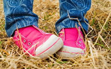 Основні складності при виборі взуття для підлітків пов'язані з тим, що ступня підлітка по довжині часто знаходиться у відповідності з дорослими розмірами, але при цьому вважати