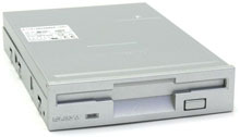 Комп'ютер INTEL P4-2,667GHz s775 OEM / Cooler Igloo 5070/2 * DDR 256Mb PC-3200 Kingmax Speedi / HDD 120 Gb Seagate 7200 / M / B ECS 915P-A / DVD RW Nec 45 50 Silver / FDD Silver / SVGA 256Mb GF 6500 Sparkly / ATX BX-77   Те що стосується флоппі дисковода виділено червоним   Хоч у нього і є свої характеристики, але вони ніколи не вказуються, головне - якість