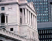 банк   Англії   і його Комітет з фінансової політики (Financial Policy Committee, FPC) в п'ятницю запропонували підвищити мінімальні вимоги до показника фінансового левереджа найбільших британських банків, повідомляє агентство Bloomberg
