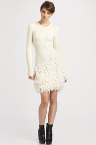 У язань плаття, за формою нагадує светр, своїм виникненням зобов'язана скандинавським жінкам