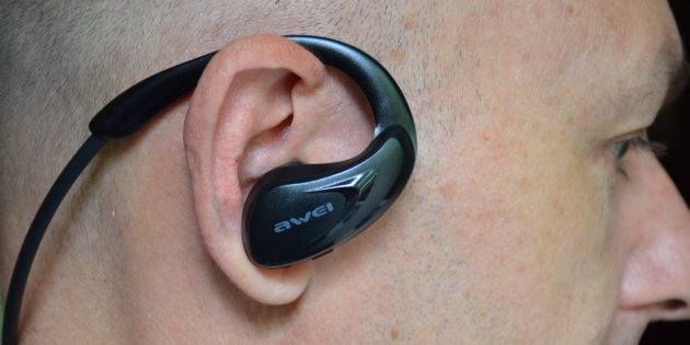 Проблеми з частотним діапазоном навушники намагаються компенсувати гучністю: на максимумі можна просто оглухнути