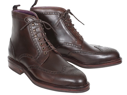 Класичні черевики-оксфорди (із закритою шнурівкою, коли боковини вшиті в передок) американці називають черевиками Балморалом (balmoral boots)